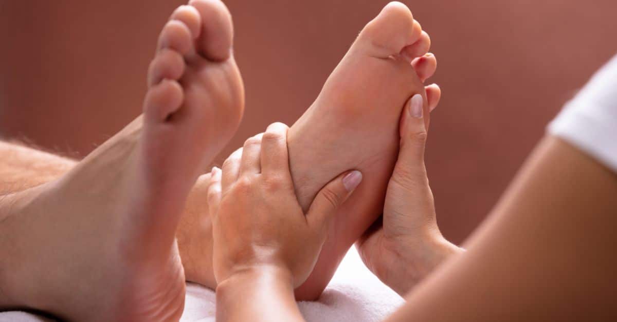 How to do a Foot Massage Mimi Nails